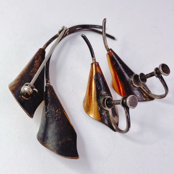 Vintage Signed Stuart Nye Sterling Copper Calla Lily Brooch Earrings Set - Picture 6 of 10